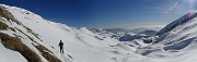 57 Scendendo lo splendido vallone innevato 